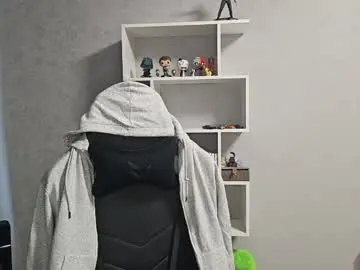 Polyamilk  live sex cam
