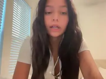 Thebrunettegianna  live sex cam