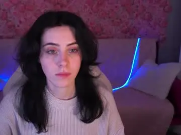 Curleyblueeyes  live sex cam