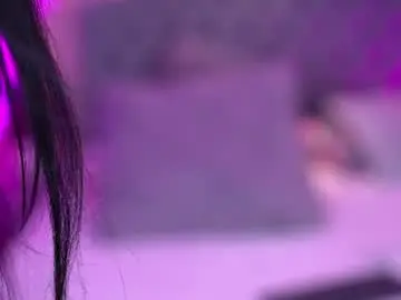 Erinazzaro  live sex cam