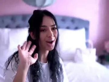 Erinazzaro  live sex cam