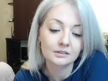 Luckyshotgirl  live sex cam