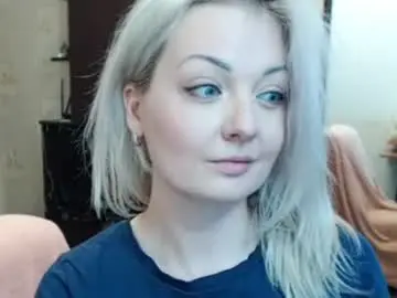 Luckyshotgirl  live sex cam