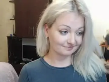 Luckyshotgirl  live sex cam