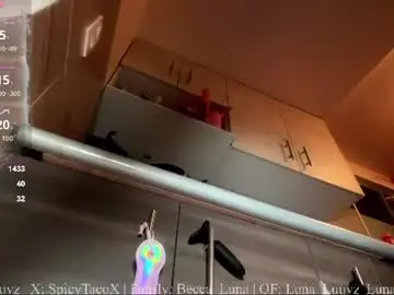 Luna_luuvz  live sex cam