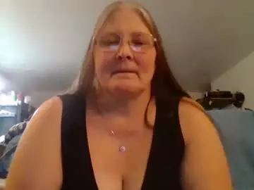 Sassymama82  live sex cam
