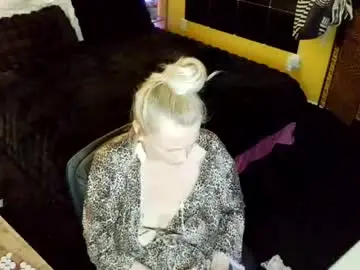 Bootsiebaby  live sex cam