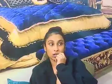 Indiansexybutt4u2luv  live sex cam