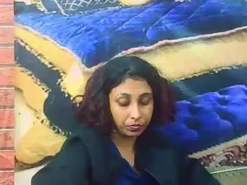 Indiansexybutt4u2luv  live sex cam