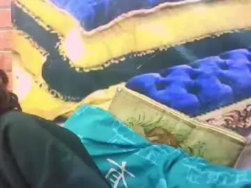 Indiansexybutt4u2luv  live sex cam