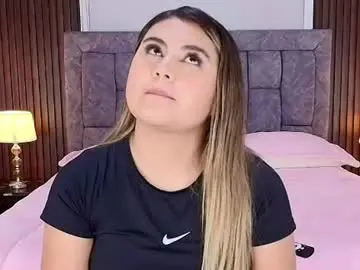 Megancrow  live sex cam