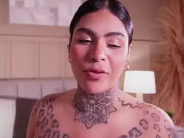 Curvyliciouss  live sex cam