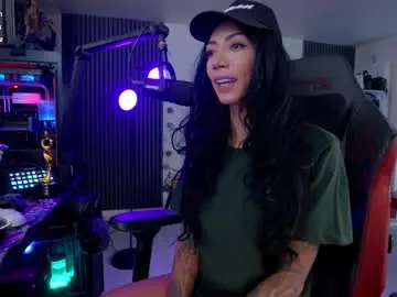 Evelyne92  live sex cam