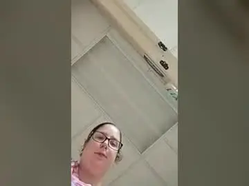 Loveydovey27  live sex cam