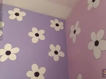 Tiiny_emilly  live sex cam