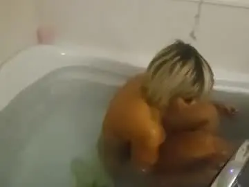 Bouncybronze  live sex cam