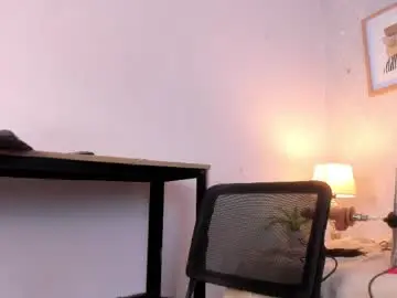 Caroline_dh  live sex cam