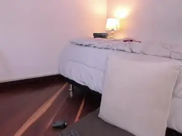 Caroline_dh  live sex cam