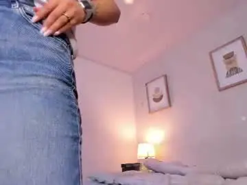 Caroline_dh  live sex cam