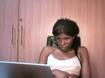 Luckymadequeen  live sex cam