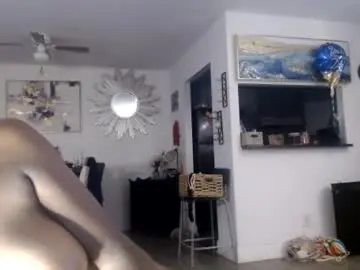 Carliecreams  live sex cam