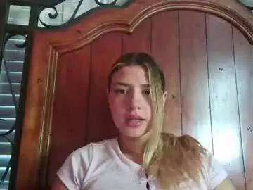 Findombratty  live sex cam