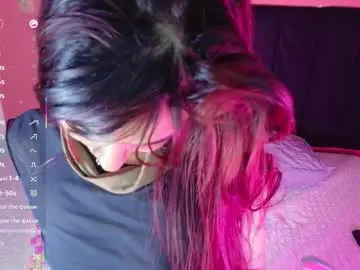 Hotlittlechill  live sex cam