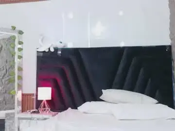 Hotlittlechill  live sex cam