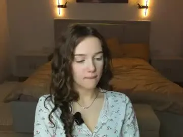 Hwadwellingham  live sex cam