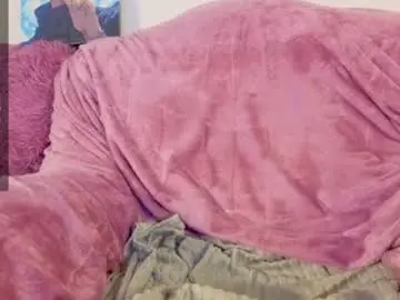 Kira_low  live sex cam