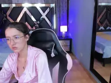 Linda4petite  live sex cam
