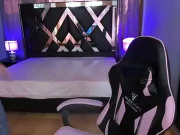 Linda4petite  live sex cam