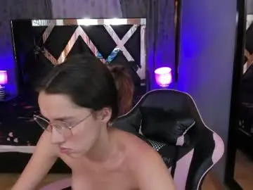 Linda4petite  live sex cam