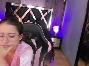 Linda4petite  live sex cam