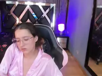 Linda4petite  live sex cam