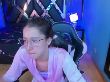 Linda4petite  live sex cam