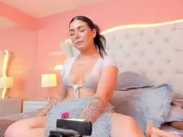 Nikkyhearts  live sex cam