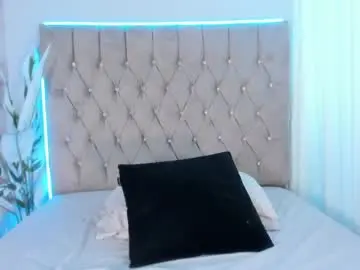 Clara4w  live sex cam