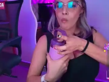 Roxy_clark  live sex cam
