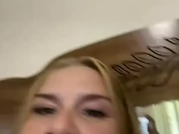 Tattedlilmama  live sex cam