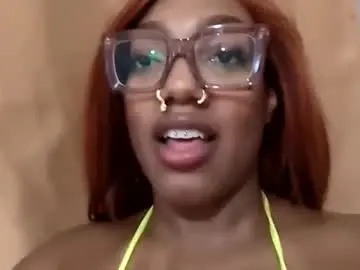 Chocoluxediva  live sex cam