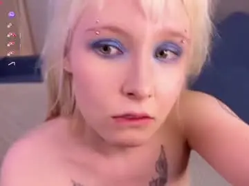 Skinnymoonlight  live sex cam