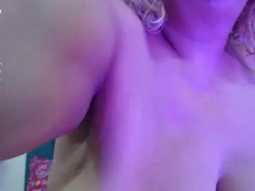 Dubraska1  live sex cam