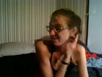 Littlewhiskeygirl  live sex cam