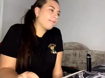Diamondfoxies  live sex cam