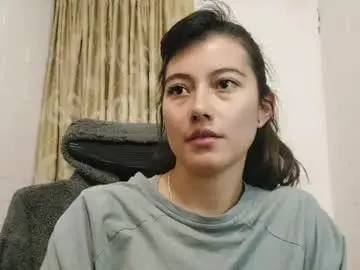 Laury_uri  live sex cam