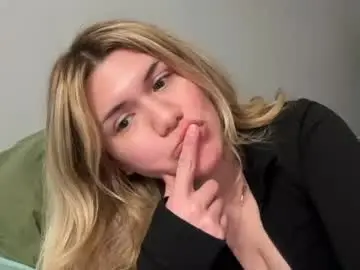 Virgngirl  live sex cam