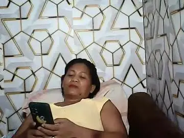 Betty_83  live sex cam