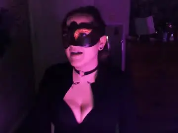Britneybuckly  live sex cam