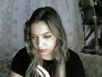 Izzy_32  live sex cam